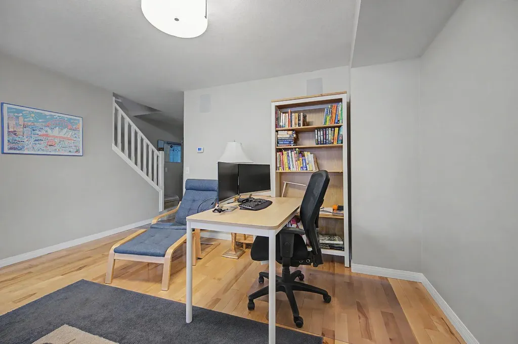 1206 19 Avenue NW Calgary AB T2M 1A2
