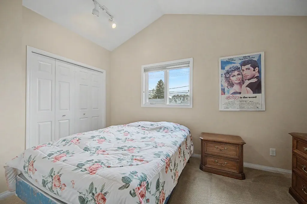 1206 19 Avenue NW Calgary AB T2M 1A2