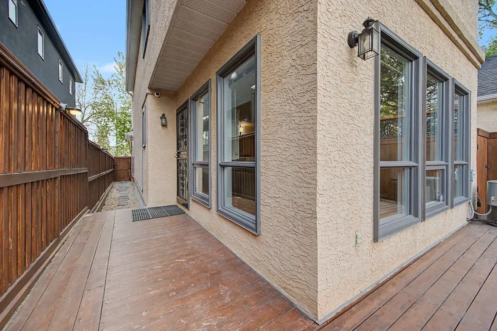 1206 19 Avenue NW Calgary AB T2M 1A2
