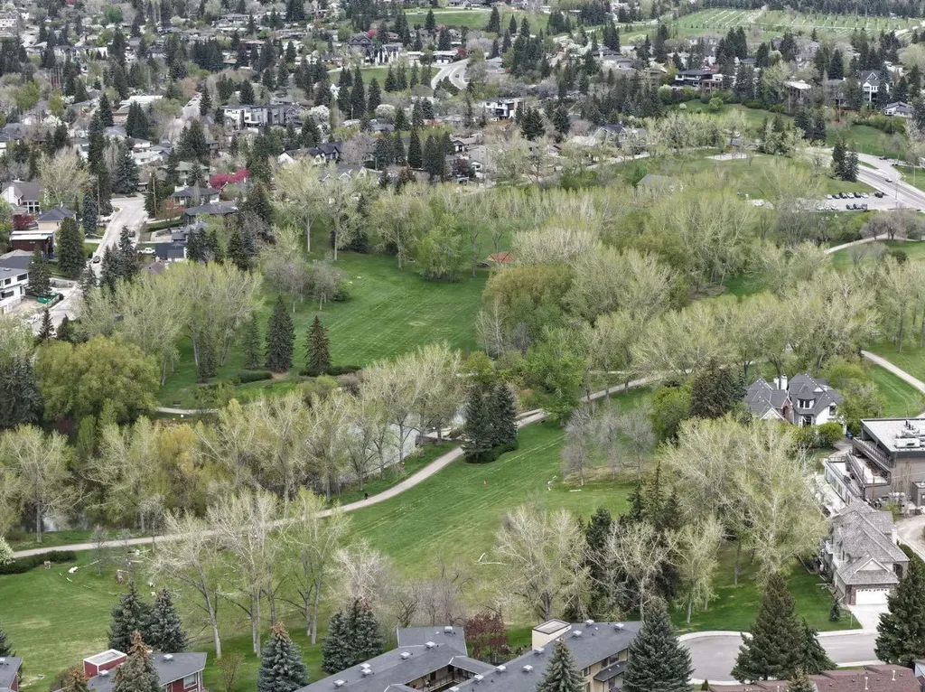 1206 19 Avenue NW Calgary AB T2M 1A2