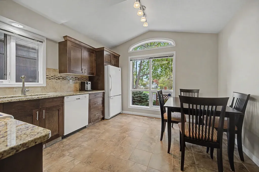 1206 19 Avenue NW Calgary AB T2M 1A2