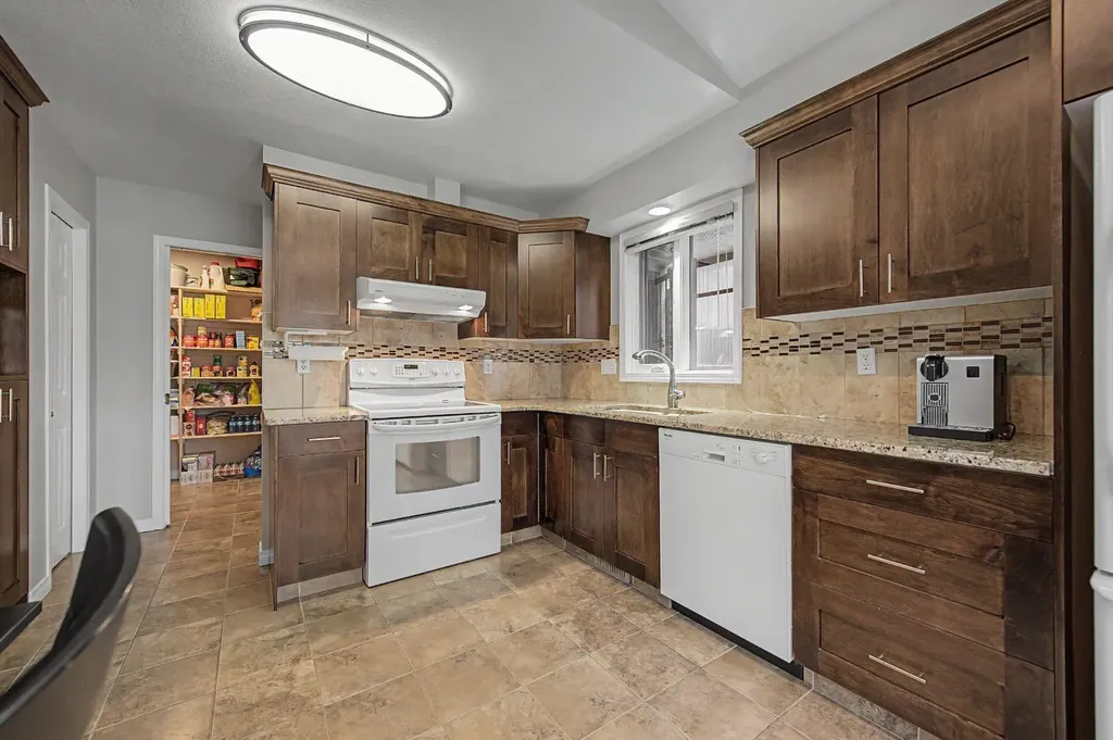 1206 19 Avenue NW Calgary AB T2M 1A2