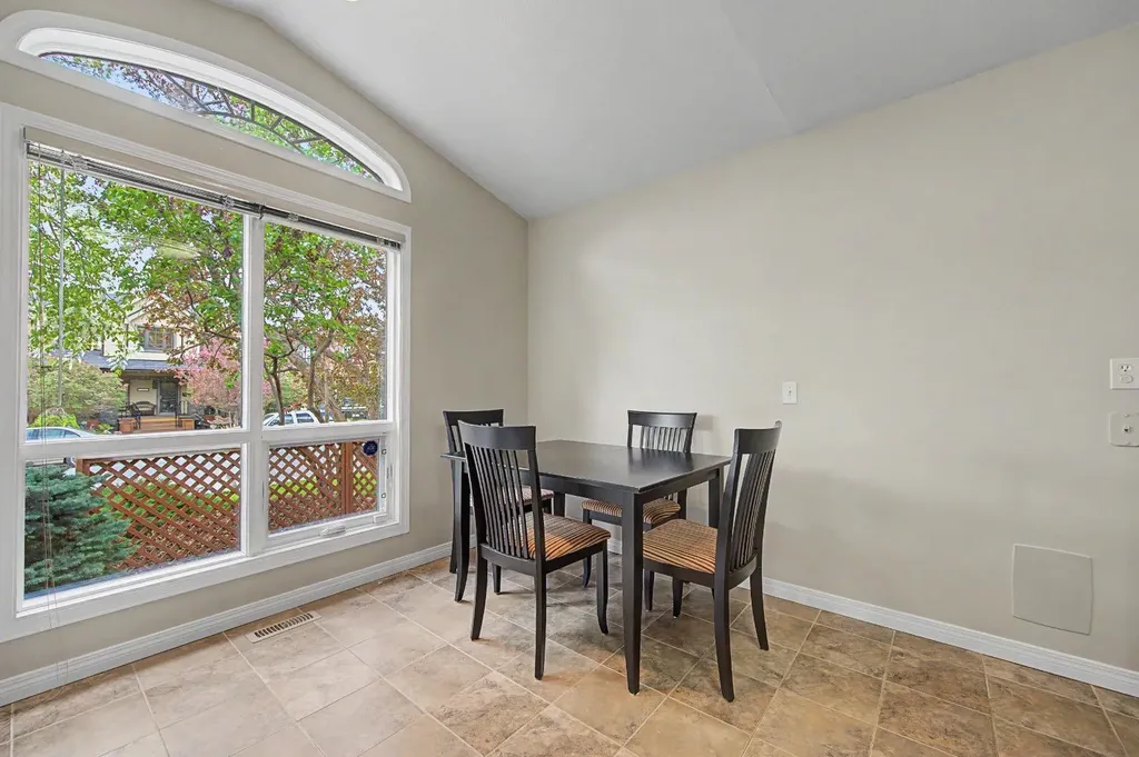 1206 19 Avenue NW Calgary AB T2M 1A2