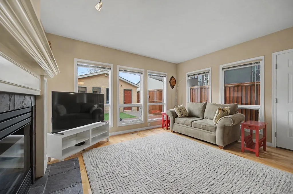 1206 19 Avenue NW Calgary AB T2M 1A2