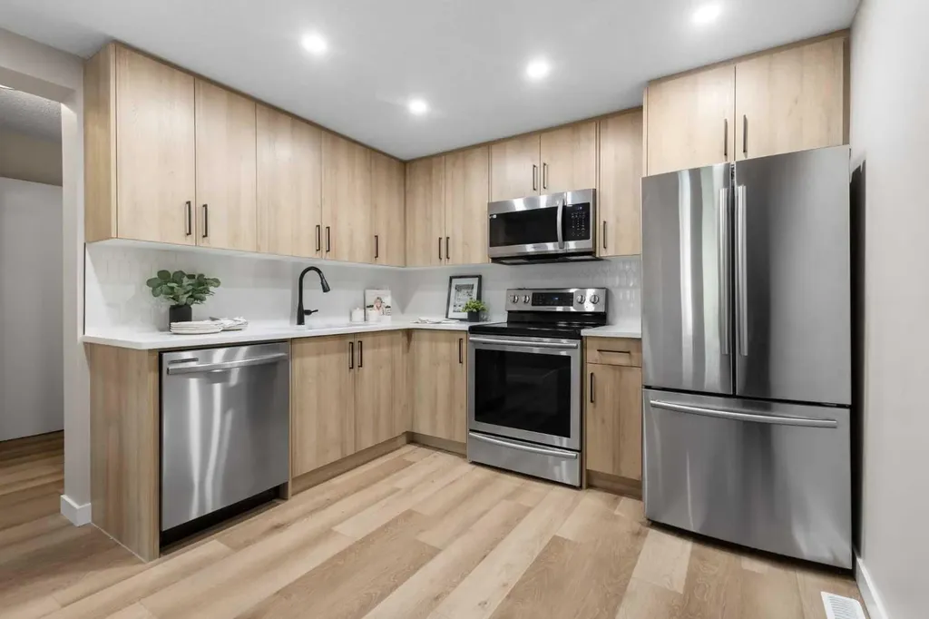 330 Canterbury Drive SW Calgary AB T2W 1H6