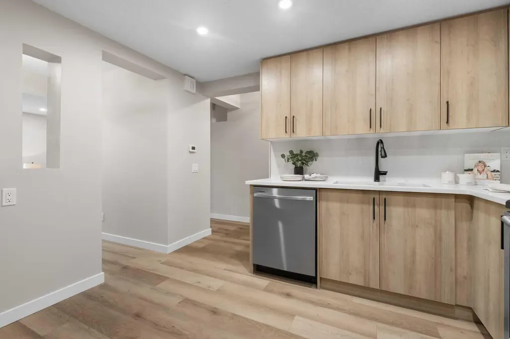330 Canterbury Drive SW Calgary AB T2W 1H6