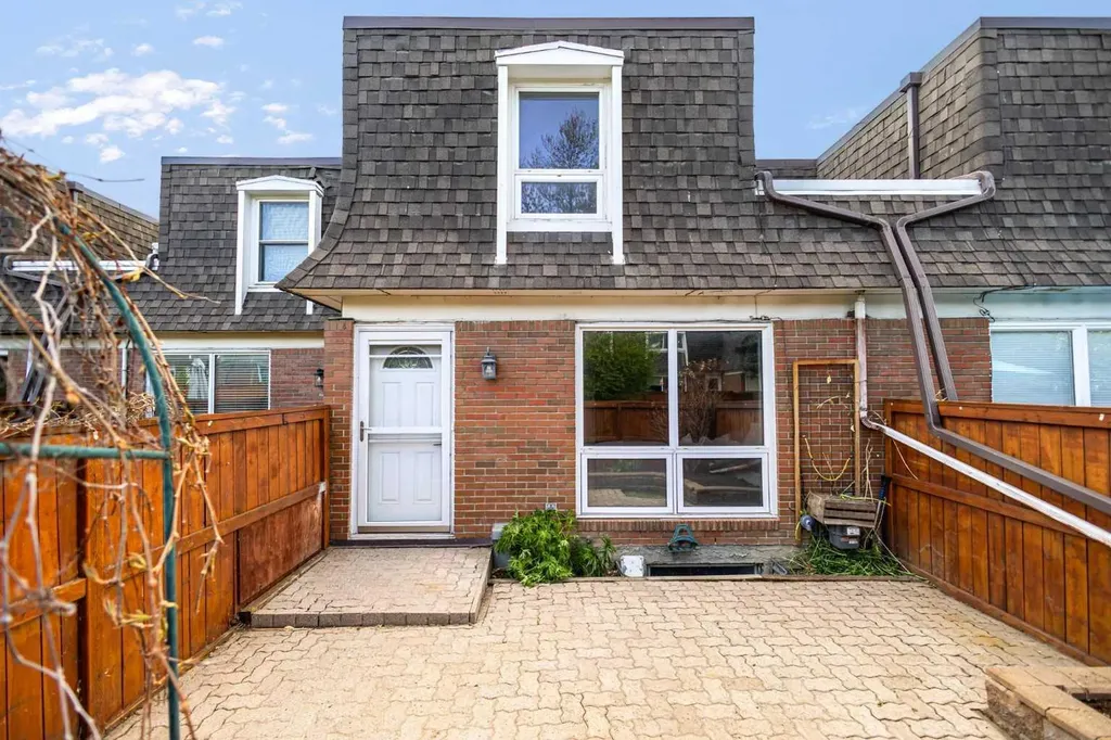 330 Canterbury Drive SW Calgary AB T2W 1H6