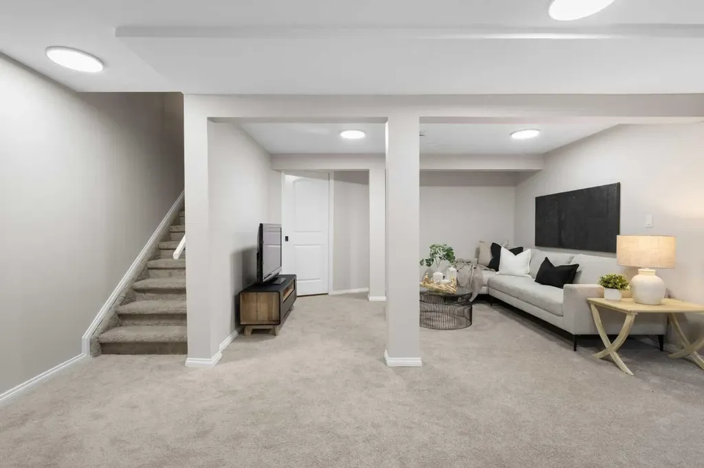 330 Canterbury Drive SW Calgary AB T2W 1H6