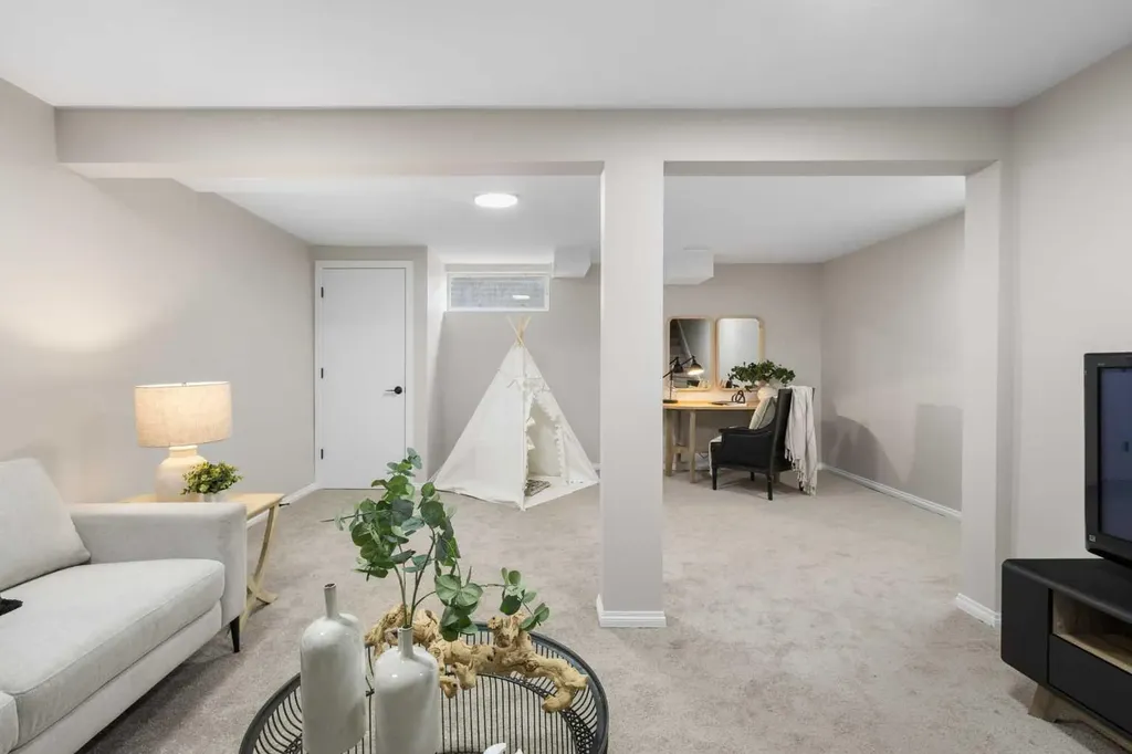 330 Canterbury Drive SW Calgary AB T2W 1H6