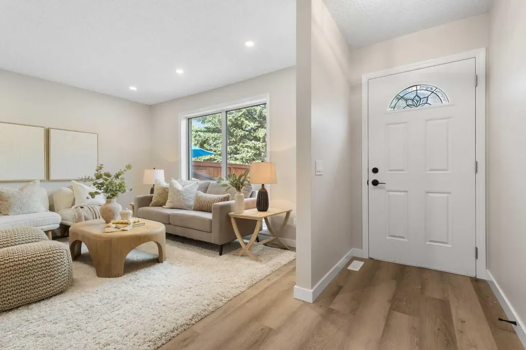 330 Canterbury Drive SW Calgary AB T2W 1H6