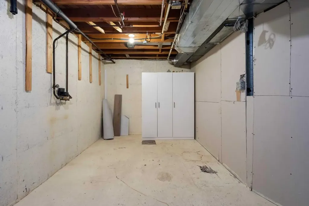 330 Canterbury Drive SW Calgary AB T2W 1H6