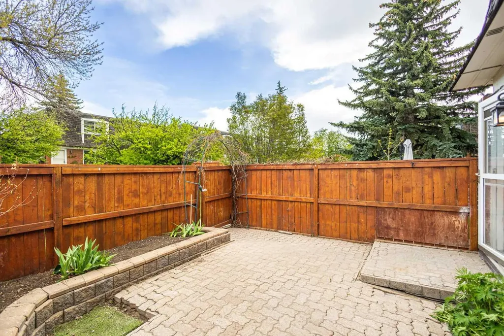 330 Canterbury Drive SW Calgary AB T2W 1H6