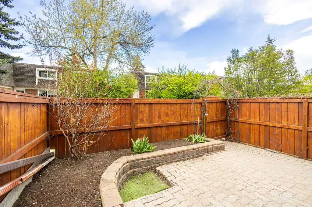 330 Canterbury Drive SW Calgary AB T2W 1H6