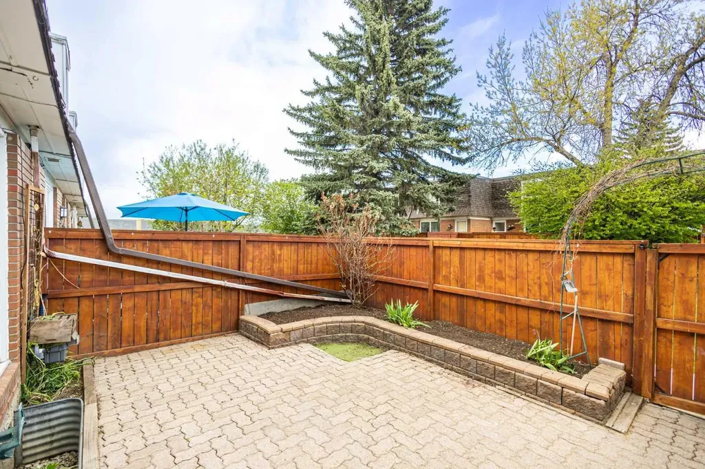 330 Canterbury Drive SW Calgary AB T2W 1H6