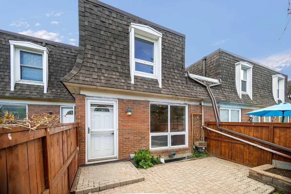 330 Canterbury Drive SW Calgary AB T2W 1H6