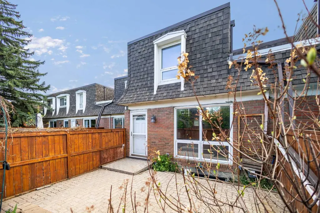 330 Canterbury Drive SW Calgary AB T2W 1H6