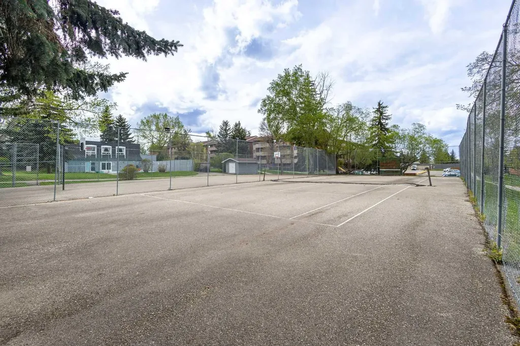 330 Canterbury Drive SW Calgary AB T2W 1H6