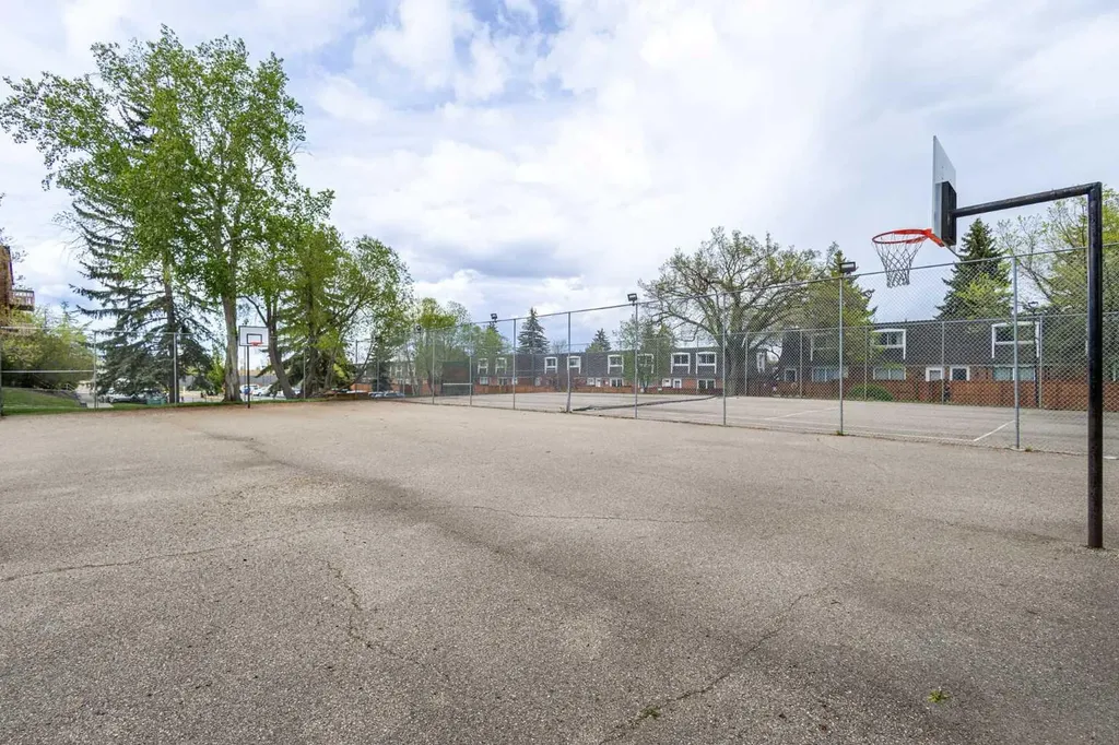 330 Canterbury Drive SW Calgary AB T2W 1H6