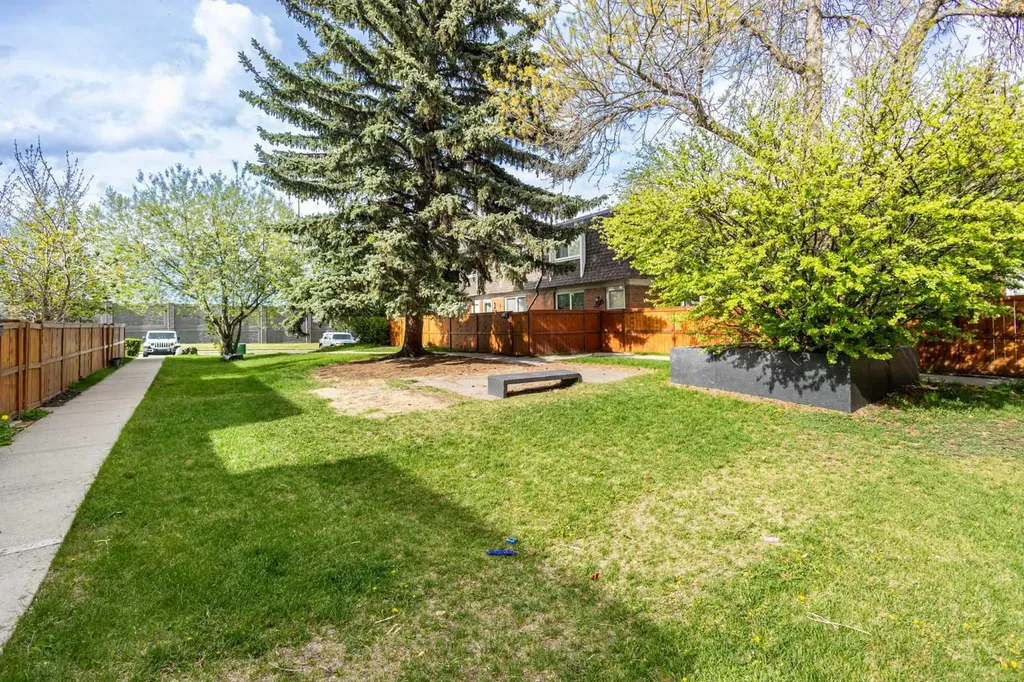 330 Canterbury Drive SW Calgary AB T2W 1H6
