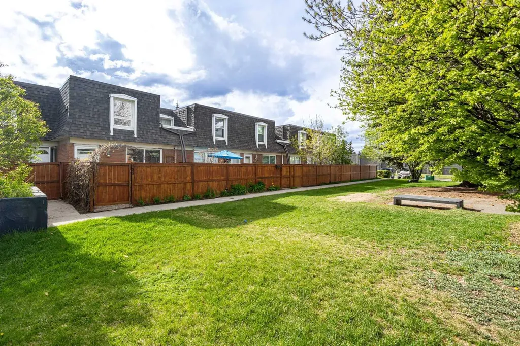 330 Canterbury Drive SW Calgary AB T2W 1H6
