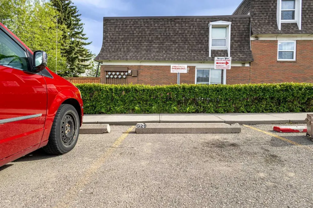 330 Canterbury Drive SW Calgary AB T2W 1H6