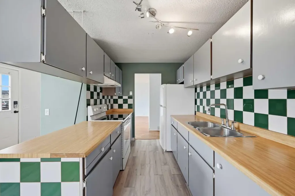 128 Ridgegate Way SW Airdrie AB T4B1A9
