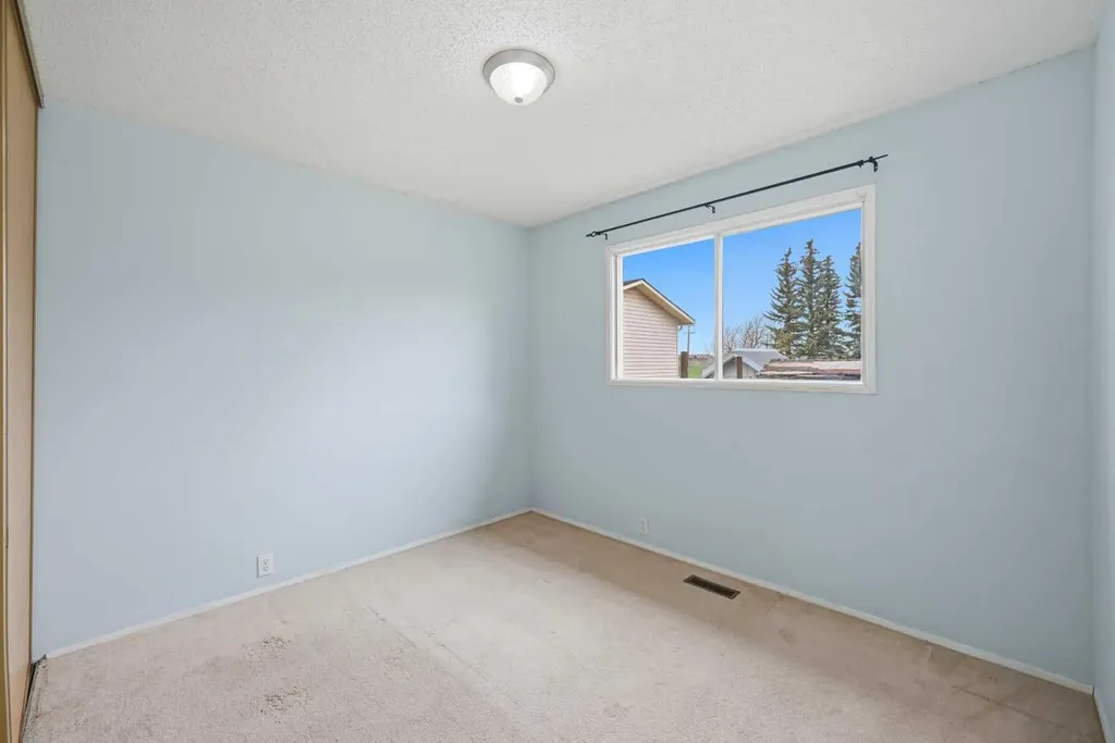 128 Ridgegate Way SW Airdrie AB T4B1A9