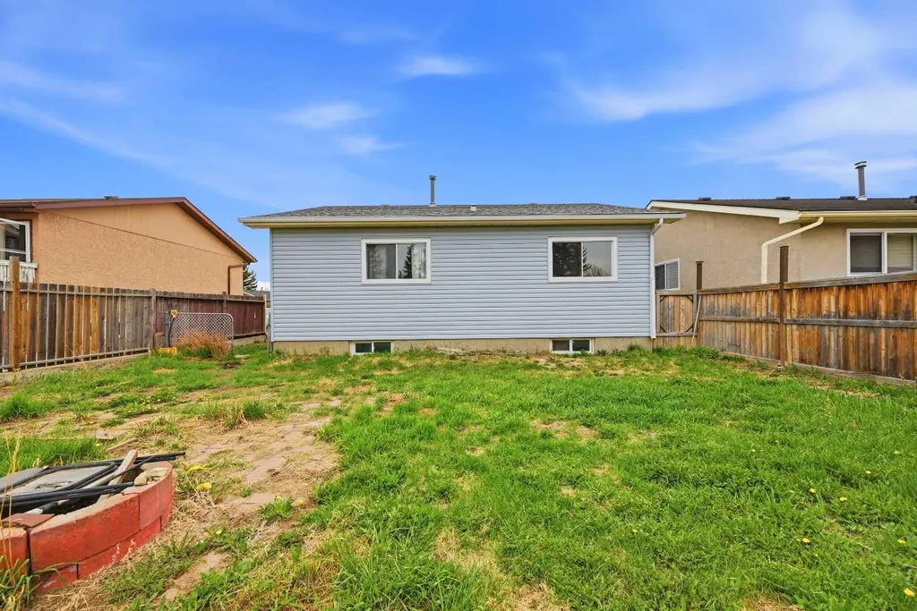 128 Ridgegate Way SW Airdrie AB T4B1A9