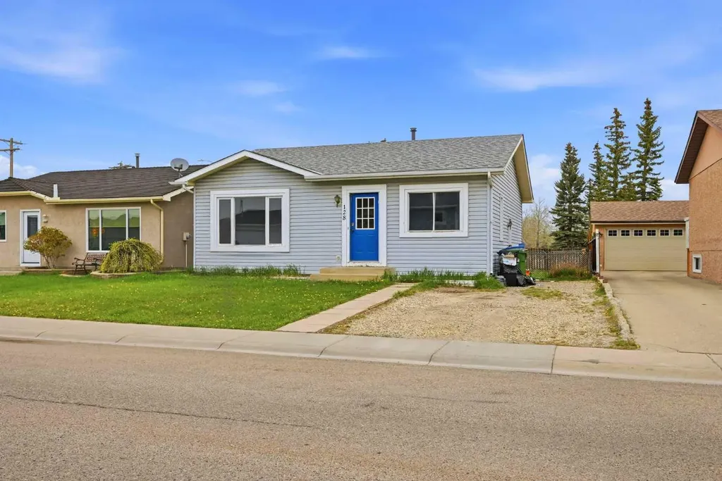 128 Ridgegate Way SW Airdrie AB T4B1A9