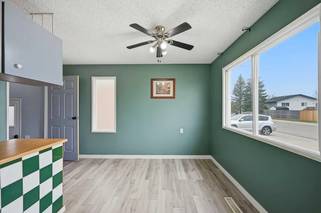 128 Ridgegate Way SW Airdrie AB T4B1A9