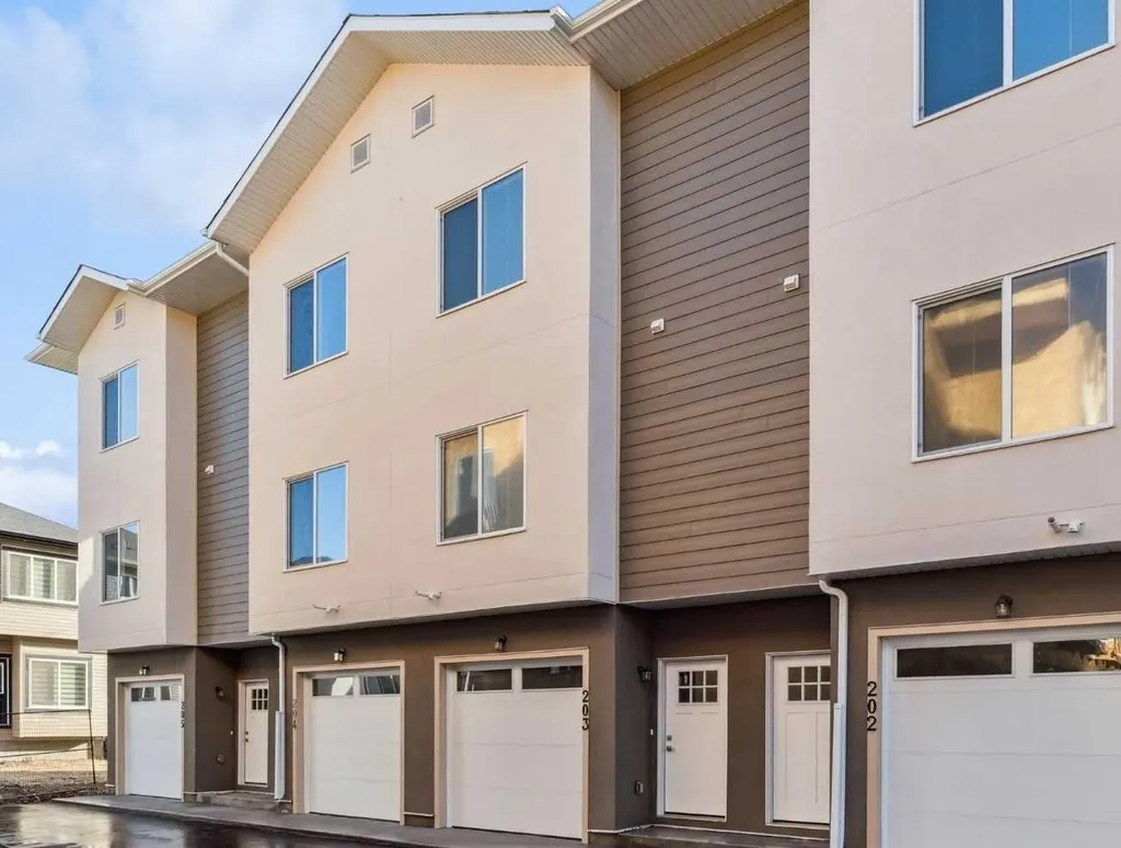 95 Saddlecrest Circle NE Calgary AB T3J0Z2