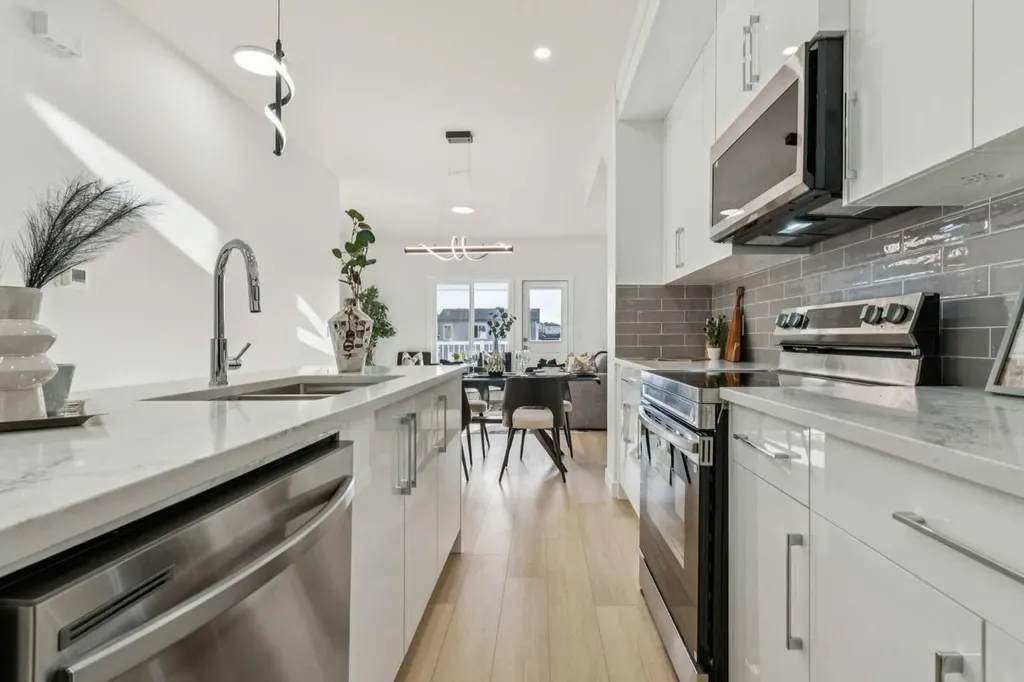 95 Saddlecrest Circle NE Calgary AB T3J0Z2