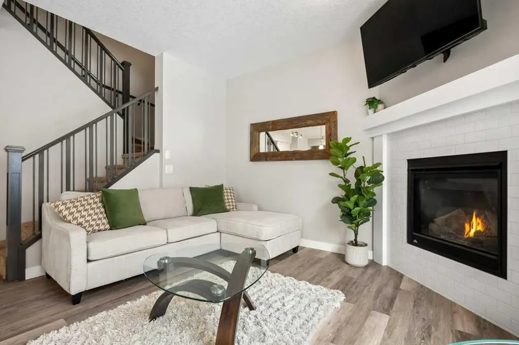 183 Kinniburgh Road Chestermere AB T1X0T8
