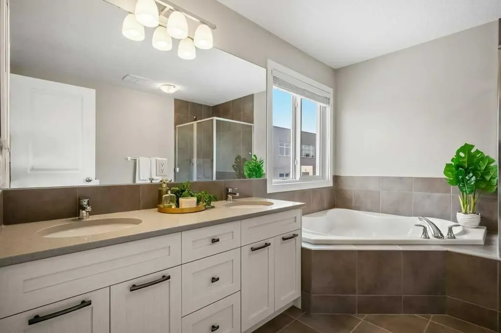 183 Kinniburgh Road Chestermere AB T1X0T8