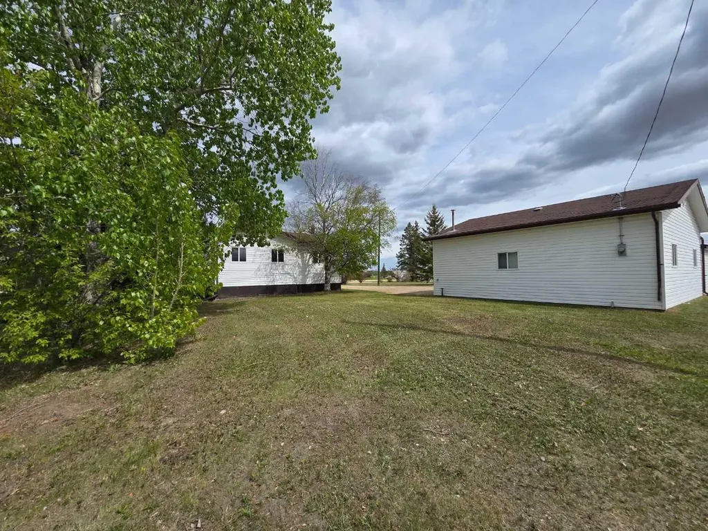 10215 99 Avenue Bezanson AB T0H 0G0