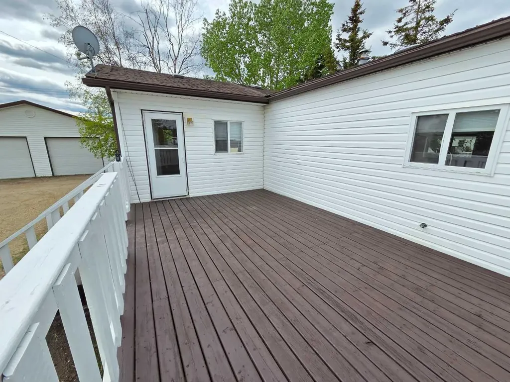 10215 99 Avenue Bezanson AB T0H 0G0