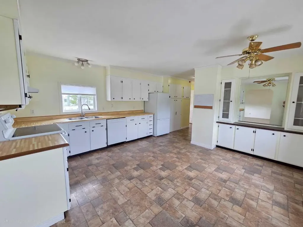 10215 99 Avenue Bezanson AB T0H 0G0
