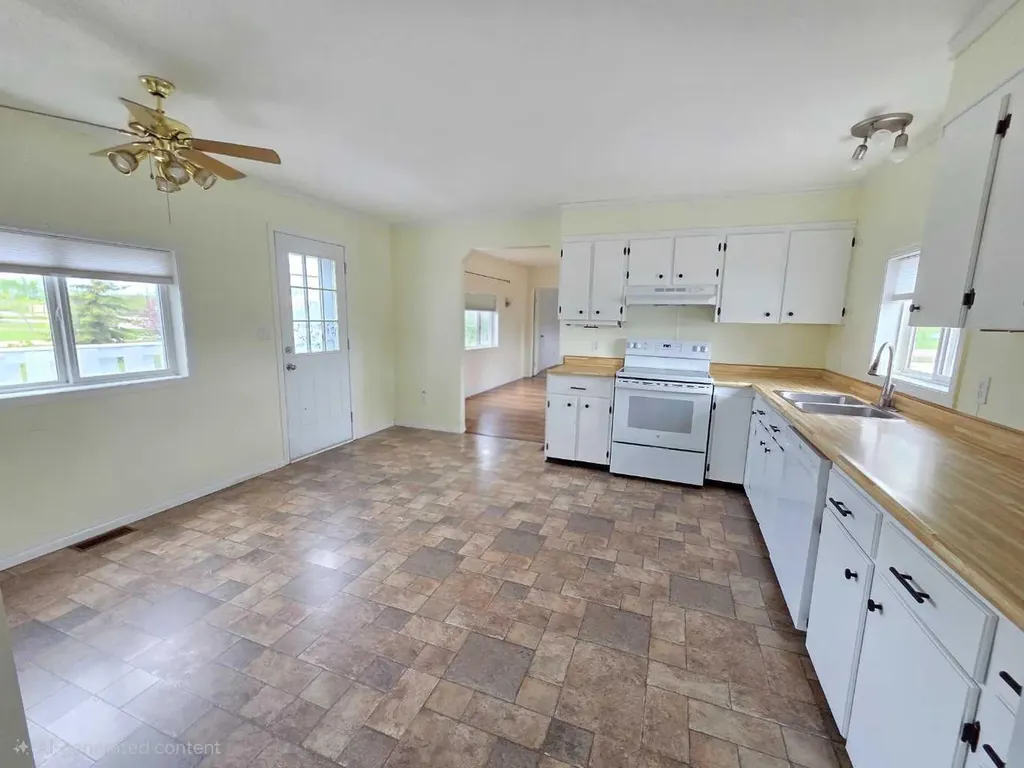 10215 99 Avenue Bezanson AB T0H 0G0