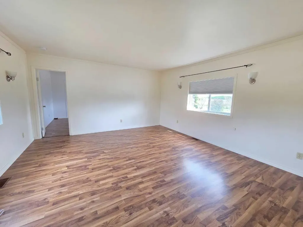 10215 99 Avenue Bezanson AB T0H 0G0