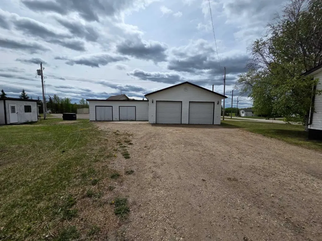 10215 99 Avenue Bezanson AB T0H 0G0