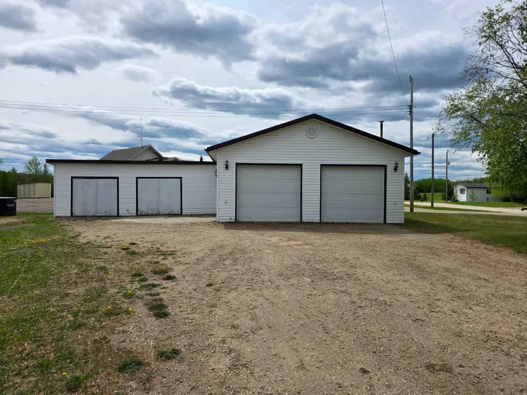 10215 99 Avenue Bezanson AB T0H 0G0