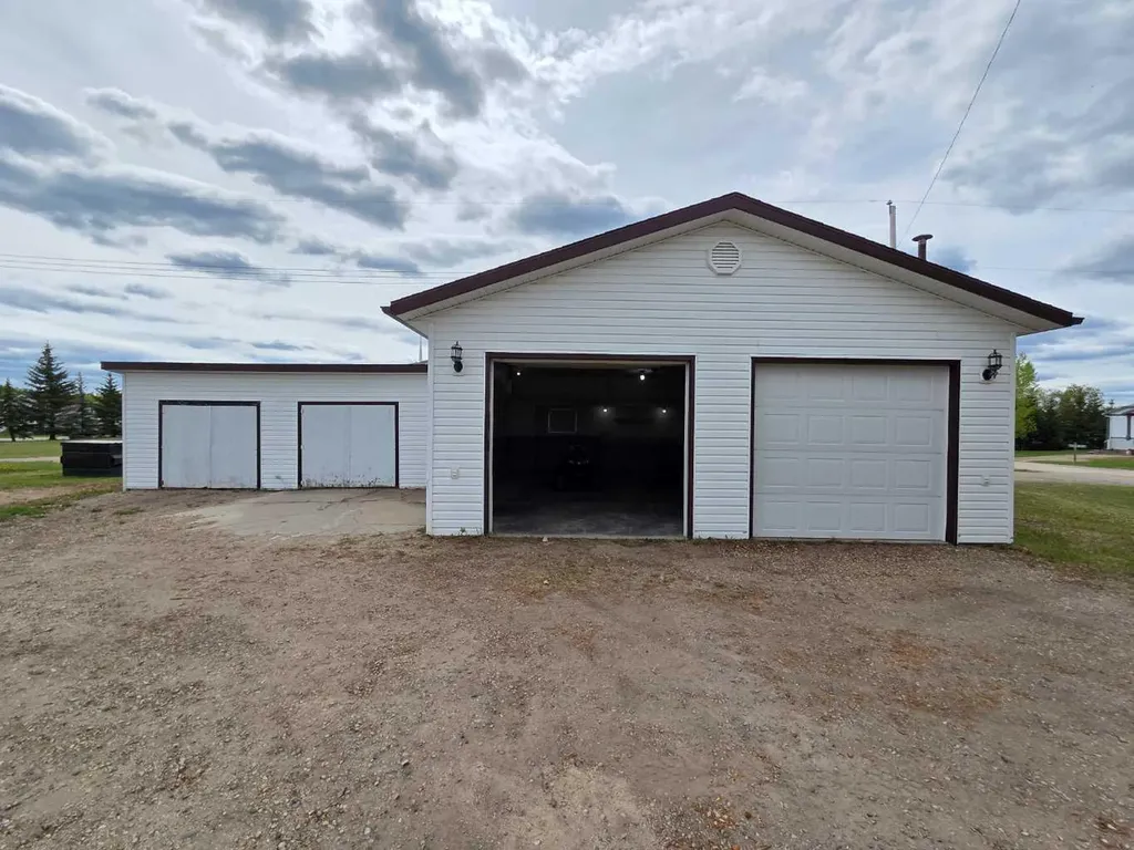 10215 99 Avenue Bezanson AB T0H 0G0