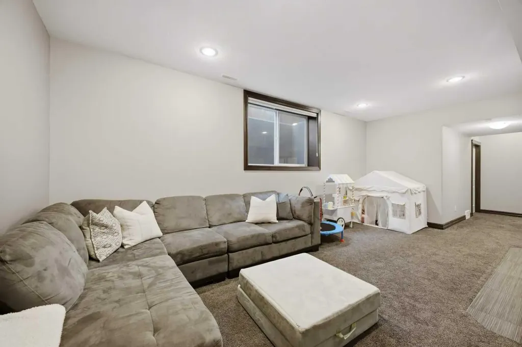 21 Parkridge Crescent Blackfalds AB T4M 0H2