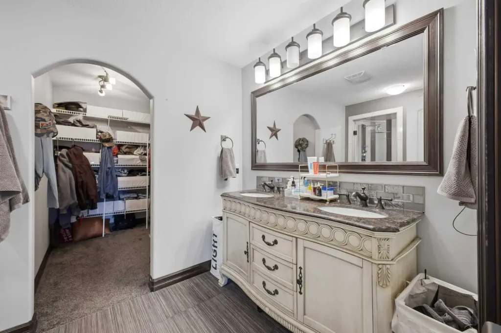 21 Parkridge Crescent Blackfalds AB T4M 0H2