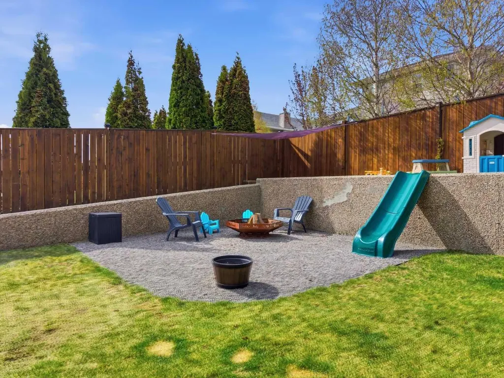 21 Parkridge Crescent Blackfalds AB T4M 0H2