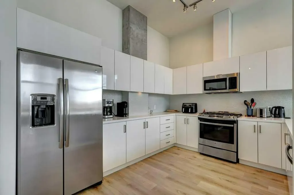1010 6 Street SW Calgary AB T2R 1B4