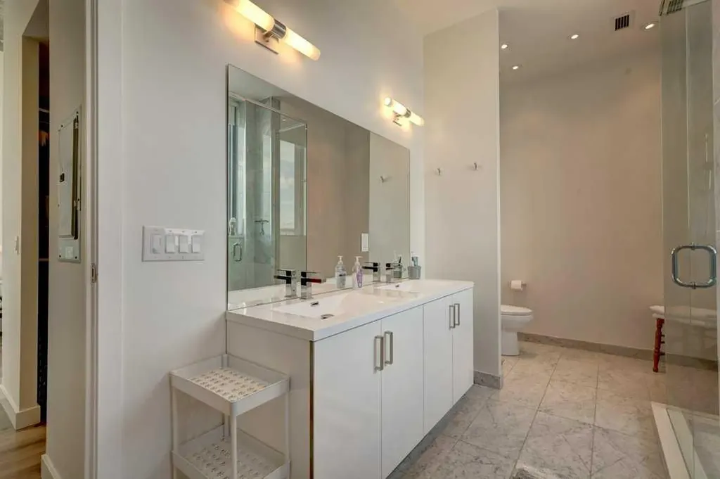 1010 6 Street SW Calgary AB T2R 1B4