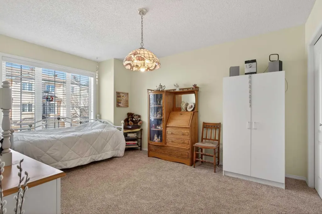 92 Hamptons Link NW Calgary AB T3A 5V9