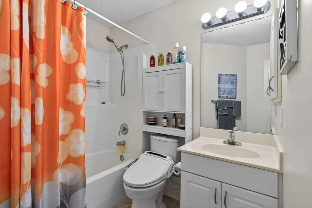 92 Hamptons Link NW Calgary AB T3A 5V9