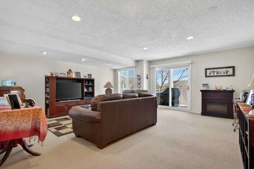 92 Hamptons Link NW Calgary AB T3A 5V9